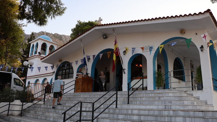ΣΤΟΝ ΑΓΙΟ ΦΑΝΟΥΡΙΟ Ο ΜΗΤΡΟΠΟΛΙΤΗΣ ΚΟΡΙΝΘΟΥ